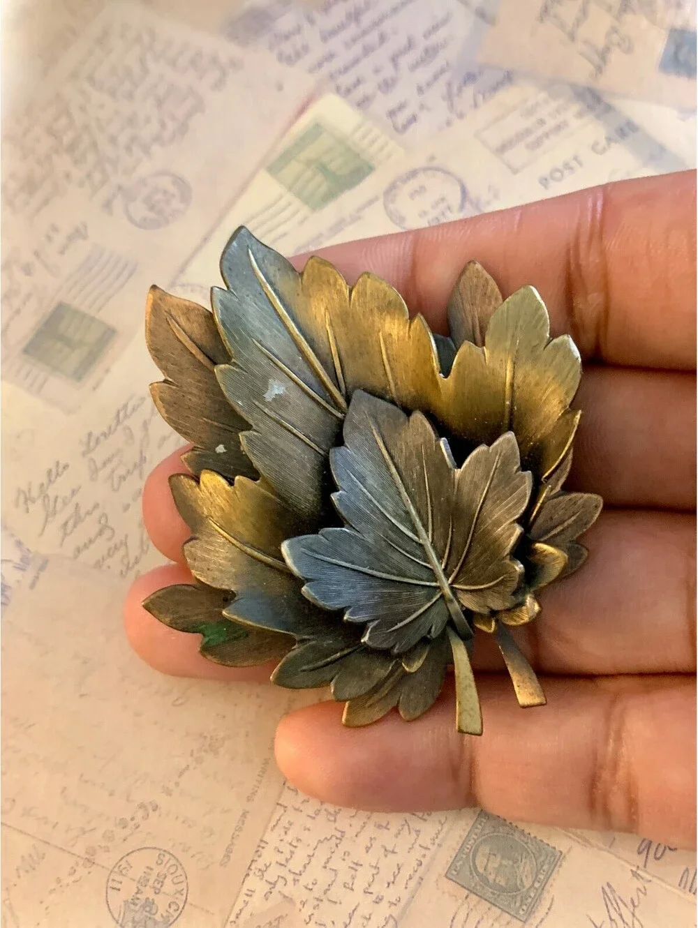 Vintage Charming Leaf Cluster Brooch Pin - Antique Gold & Silver Tone Nature